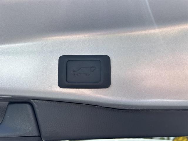 Photo of 2023 Silver Toyota RAV4 Hybrid