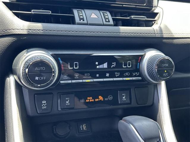 Photo of 2023 Silver Toyota RAV4 Hybrid