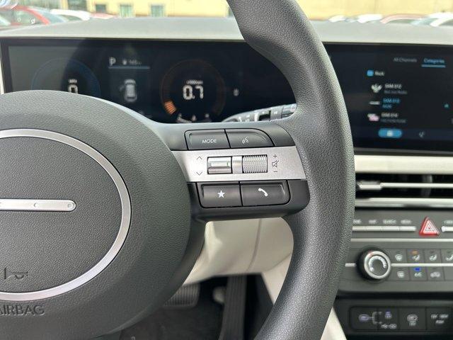 Photo of 2025 White Pearl Hyundai TUCSON