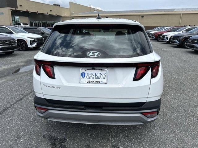 Photo of 2025 White Pearl Hyundai TUCSON