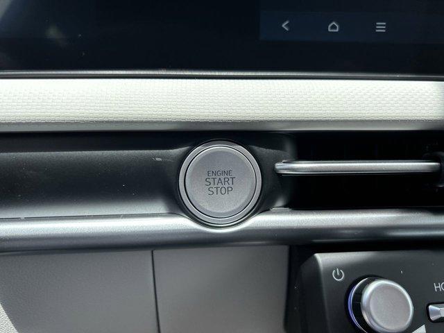 Photo of 2025 White Pearl Hyundai TUCSON
