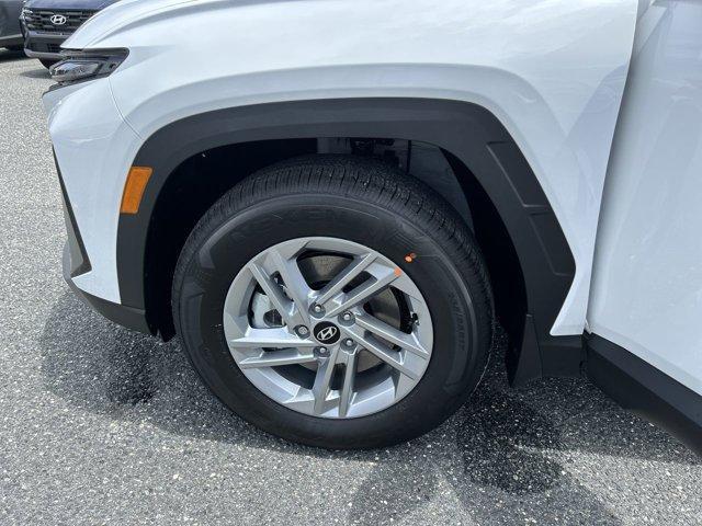 Photo of 2025 White Pearl Hyundai TUCSON