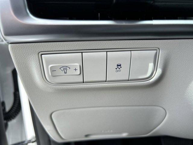 Photo of 2025 White Pearl Hyundai TUCSON