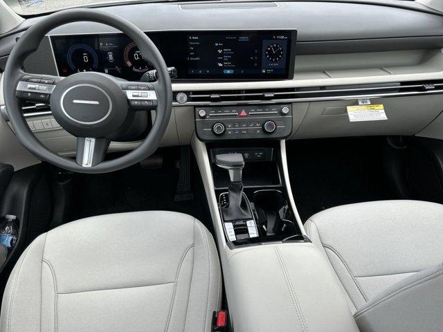 Photo of 2025 White Pearl Hyundai TUCSON
