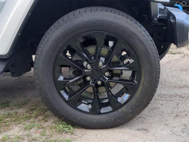 Photo of 2022 Silver Zynith Clearcoat Jeep Wrangler Unlimited 4xe