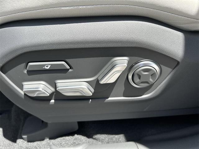 Photo of 2025 White Hyundai SANTA FE HEV