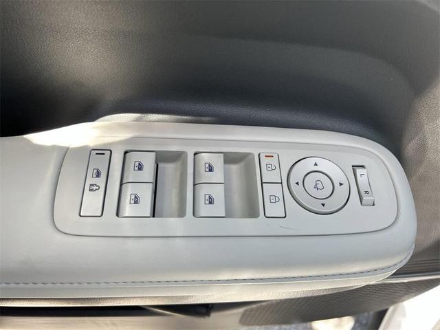 Photo of 2025 White Hyundai SANTA FE HEV