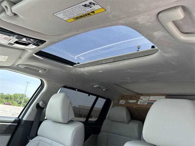 Photo of 2025 White Hyundai SANTA FE HEV
