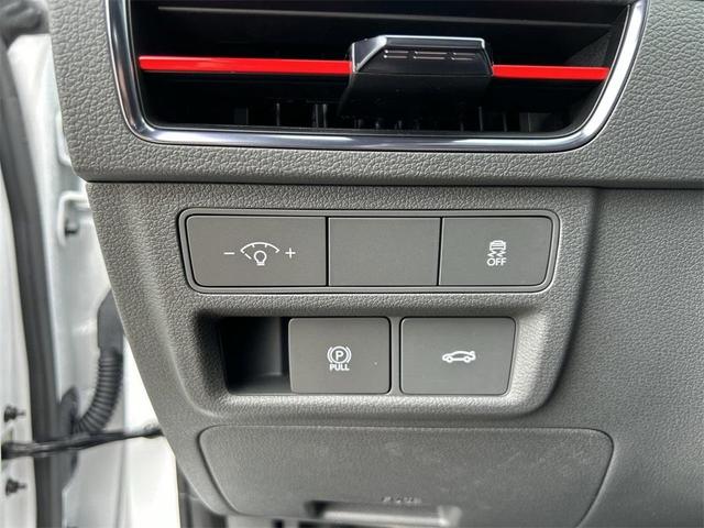 Photo of 2025 White Hyundai SONATA