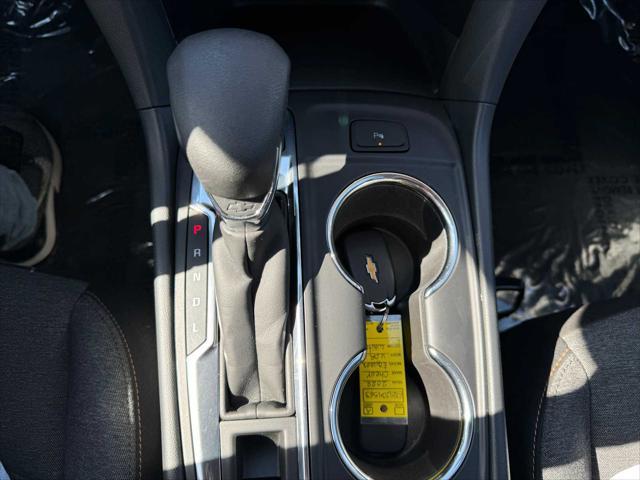 Photo of 2022 Summit White Chevrolet Equinox