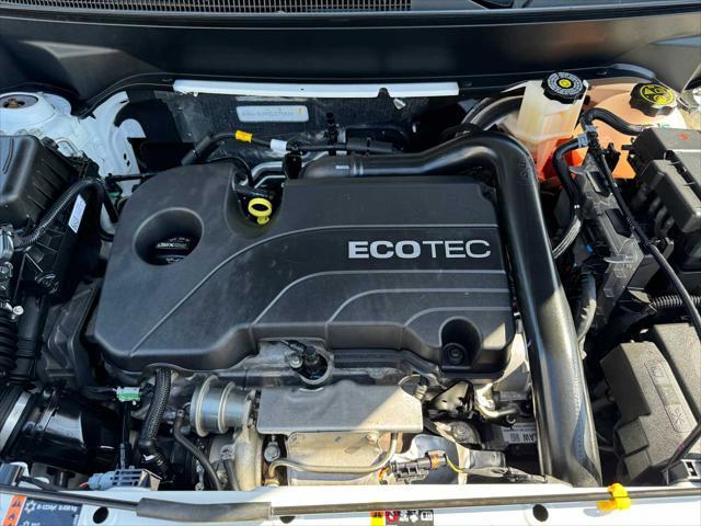 Photo of 2022 Summit White Chevrolet Equinox