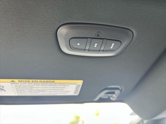 Photo of 2022 Diamond Black Crystal Pearlcoat RAM 1500