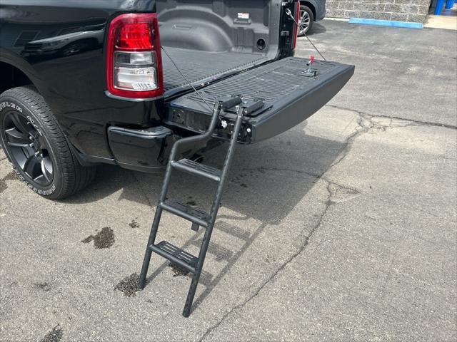 Photo of 2022 Diamond Black Crystal Pearlcoat RAM 1500