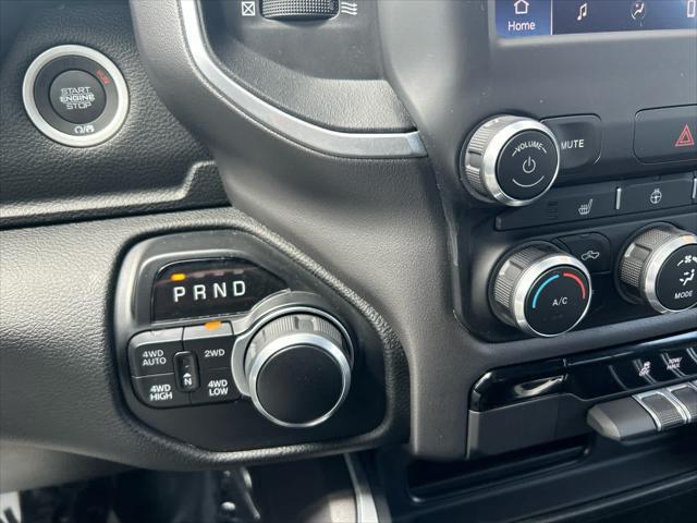 Photo of 2022 Diamond Black Crystal Pearlcoat RAM 1500