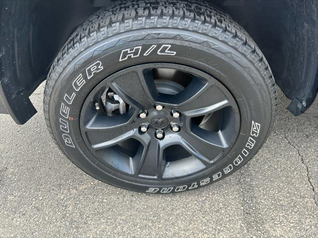 Photo of 2022 Diamond Black Crystal Pearlcoat RAM 1500