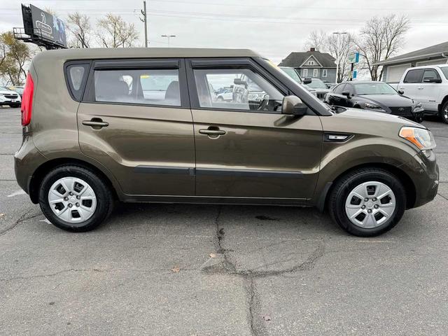 Photo of 2013 Moss Metallic Kia Soul