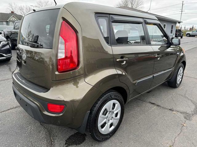 Photo of 2013 Moss Metallic Kia Soul