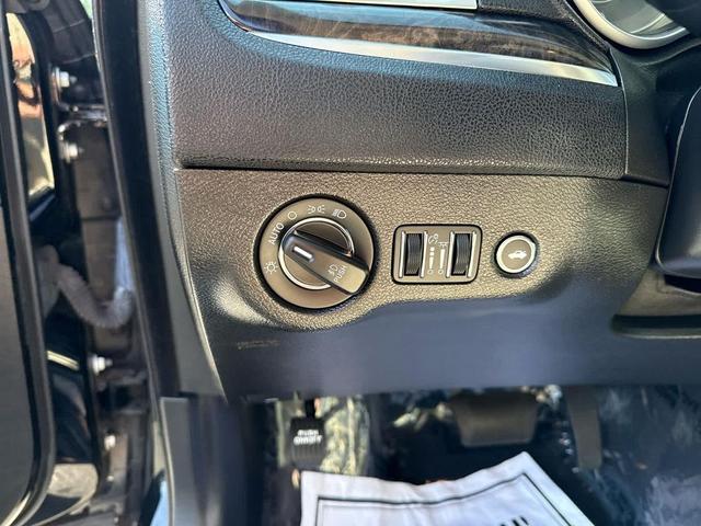 Photo of 2022 Gloss Black Chrysler 300