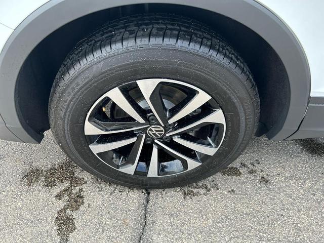 Photo of 2024 Pure White Volkswagen Tiguan