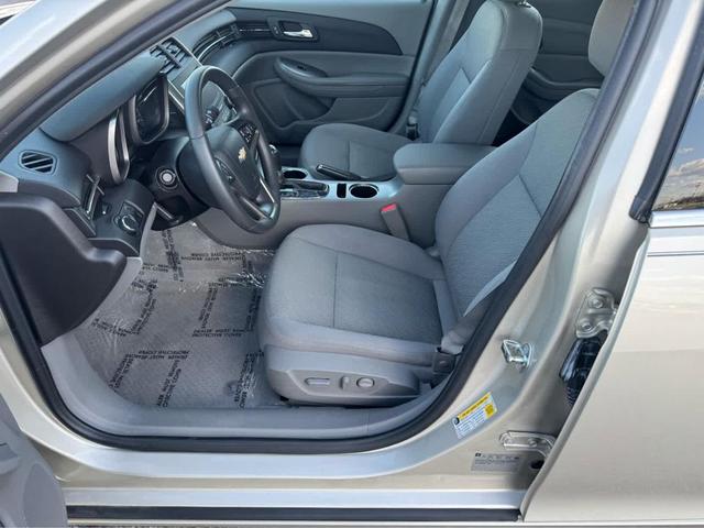 Photo of 2016 Champagne Silver Metallic Chevrolet Malibu Limited