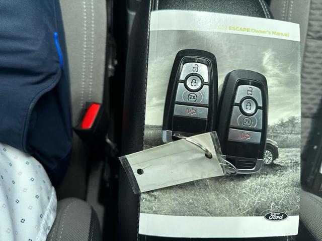 Photo of 2022 Iconic Silver Metallic Ford Escape