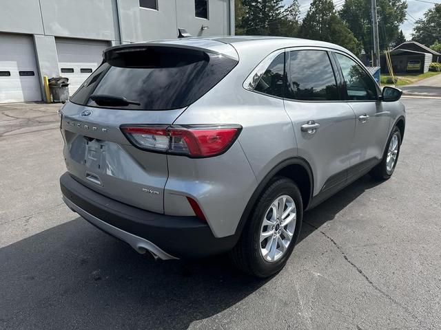 Photo of 2022 Iconic Silver Metallic Ford Escape