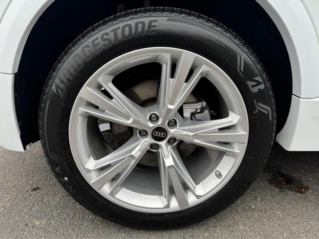 Photo of 2022 Carrara White Audi Q8