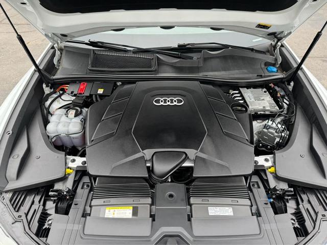 Photo of 2022 Carrara White Audi Q8