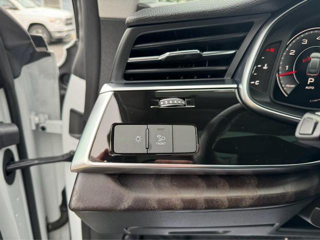 Photo of 2022 Carrara White Audi Q8