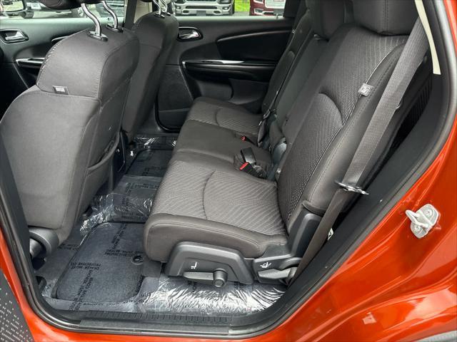 Photo of 2014 Copperhead Pearlcoat Dodge Journey