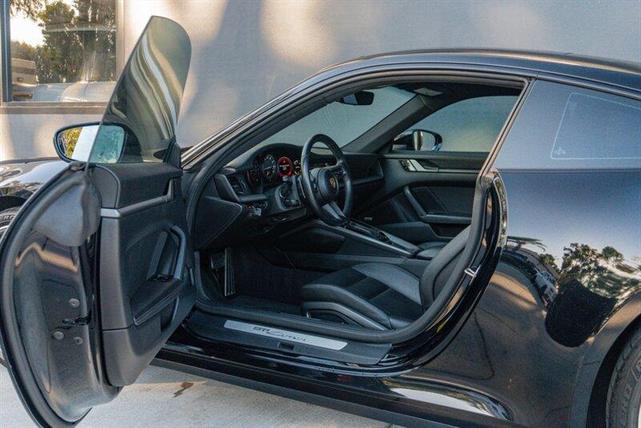 Photo of 2021 Black Porsche 911