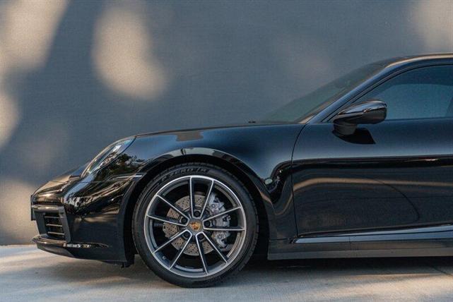 Photo of 2021 Black Porsche 911