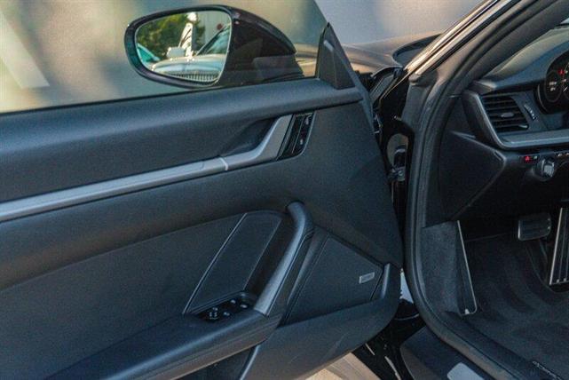 Photo of 2021 Black Porsche 911