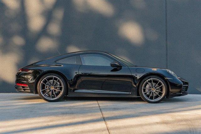 Photo of 2021 Black Porsche 911