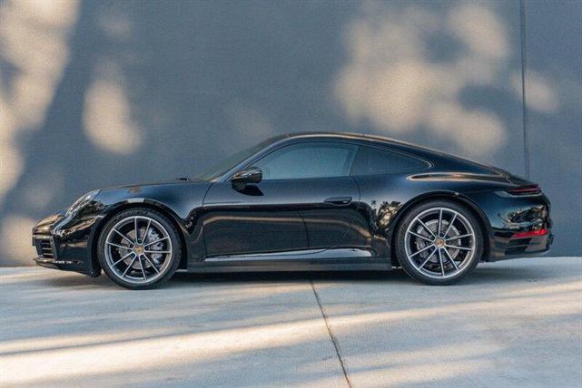 Photo of 2021 Black Porsche 911