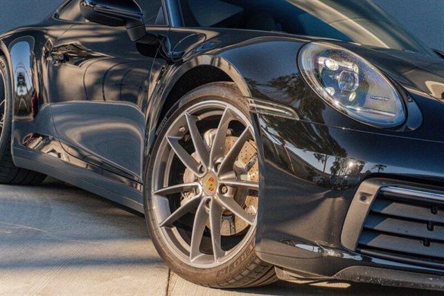 Photo of 2021 Black Porsche 911