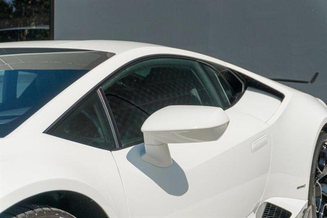 Photo of 2016 White Lamborghini Huracan