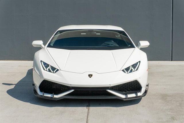 Photo of 2016 White Lamborghini Huracan