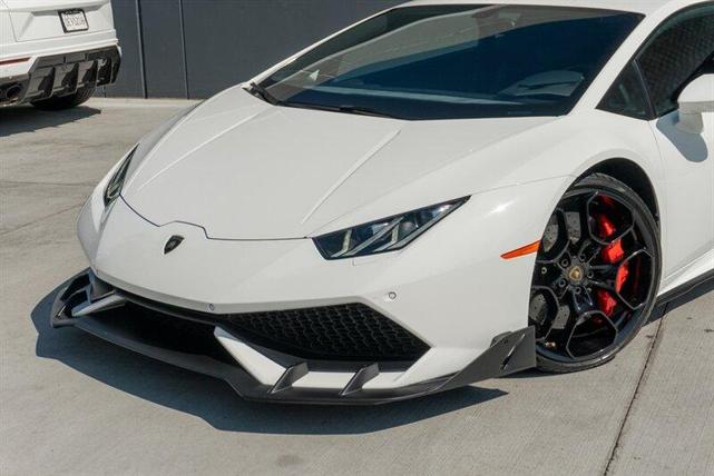 Photo of 2016 White Lamborghini Huracan