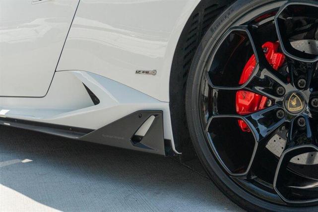 Photo of 2016 White Lamborghini Huracan