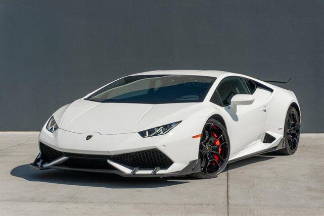 Photo of 2016 White Lamborghini Huracan