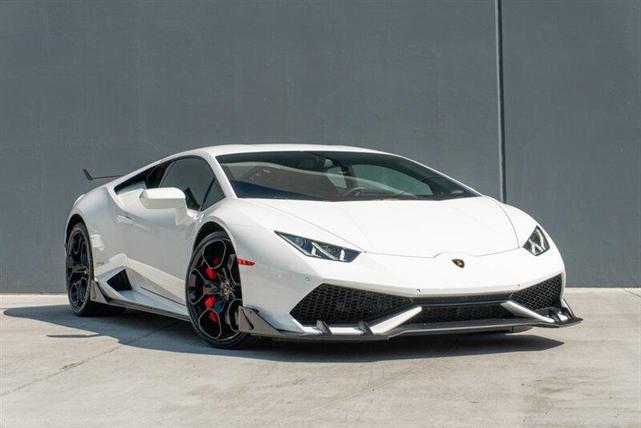 Photo of 2016 White Lamborghini Huracan