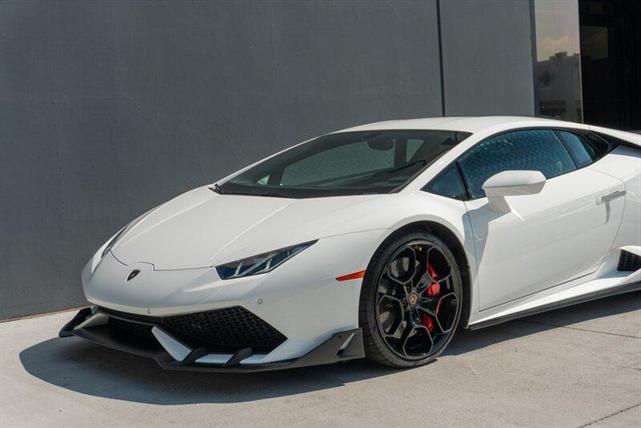 Photo of 2016 White Lamborghini Huracan