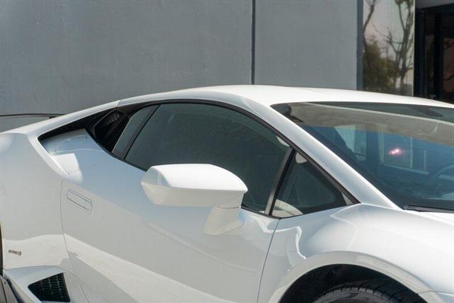 Photo of 2016 White Lamborghini Huracan