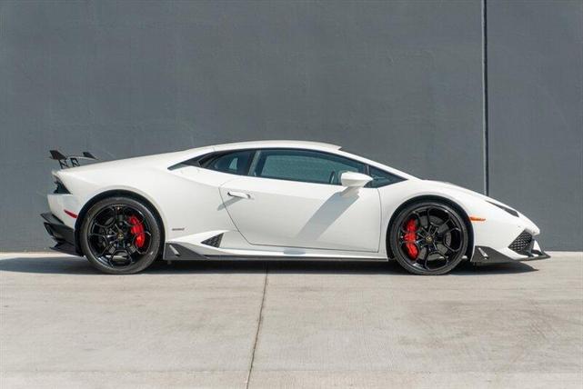 Photo of 2016 White Lamborghini Huracan