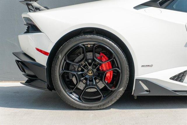 Photo of 2016 White Lamborghini Huracan