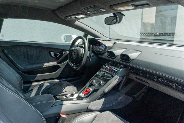 Photo of 2016 White Lamborghini Huracan
