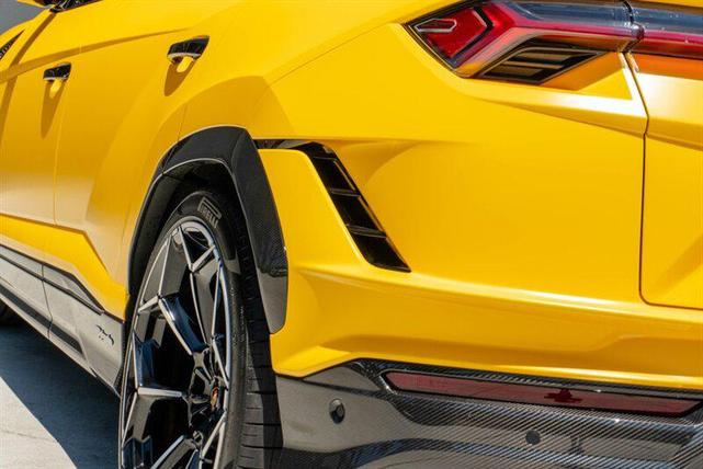 Photo of 2024 Yellow Lamborghini Urus