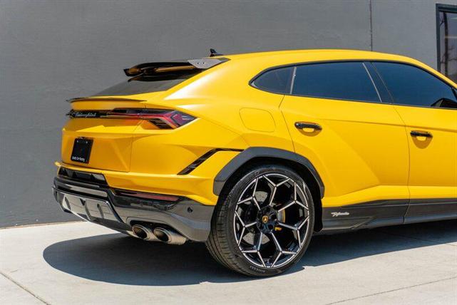 Photo of 2024 Yellow Lamborghini Urus