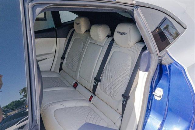 Photo of 2021 Gray Aston Martin DBX